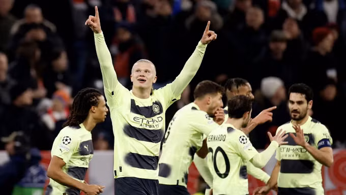 Haaland chọc thủng lưới Bayern trong cả hai lượt trận. Ảnh: Reuters