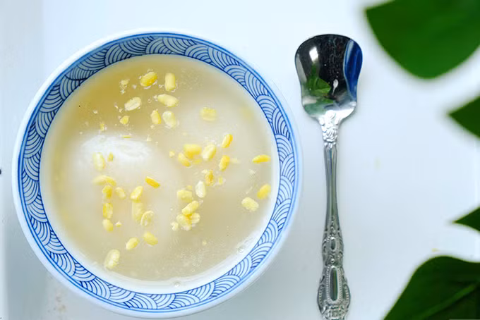 Nhưng một số địa phương gọi món bánh viên to, có đỗ bên trong là bánh trôi.