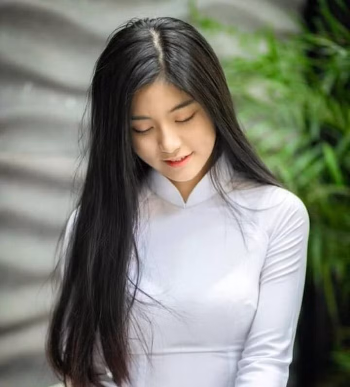 Tóc xõa tự nhiên mang lại vẻ đẹp dịu dàng cho phái nữ.
