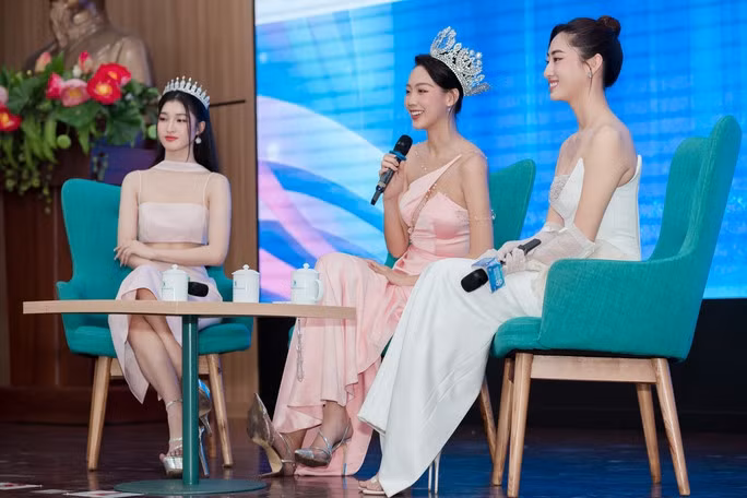 Hoa hậu là một nghề, sắc đẹp có phải tài năng? - Ảnh 1.