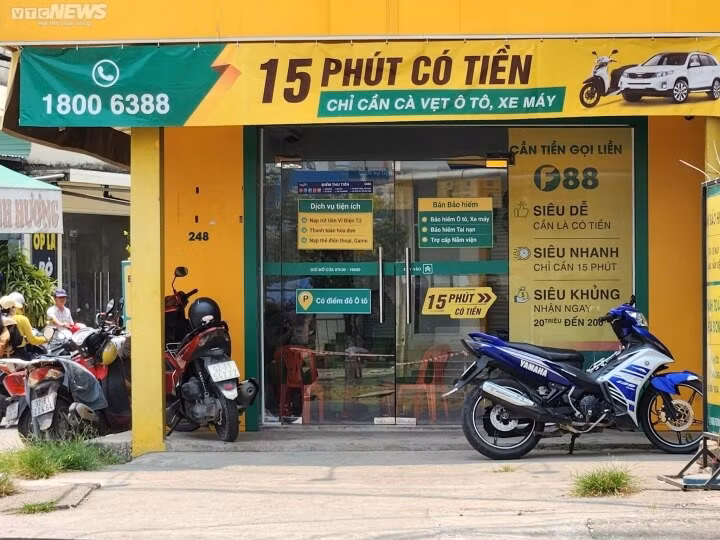 Lực lượng chức năng kiểm tra đồng loạt 9 cơ sở của F88 ở Quảng Nam. (Ảnh: Đ.Đ)