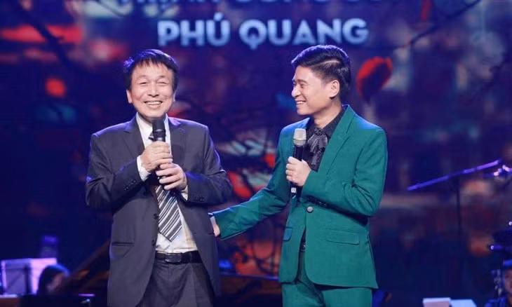 Tấn Minh gắn bó với nhạc sĩ Phú Quang cả trong âm nhạc lẫn đời sống.
