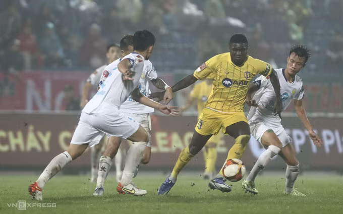 SLNA tấn công bế tắc, nhận trận thua đầu tiên tại V-League 2023. Ảnh: Hải Hoàng