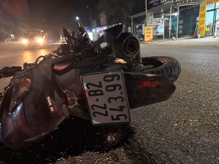 Hai người trên xe máy tử vong.