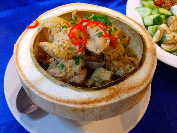 Mắm bò-hốc đặc trưng trong ẩm thực Campuchia được dùng trong các món cá hấp, thịt kho, nướng, nấu lẩu rất đậm đà - Ảnh: MINH HUYỀN