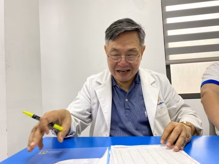 PGS.TS.BS Đoàn Hữu Nghị, nguyên Phó giám đốc Bệnh viện K, Phó Chủ tịch Hội Ung thư Hà Nội. (Ảnh: Nguyễn Ngoan)
