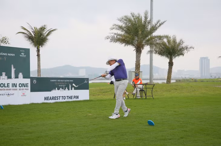 Các golfer nam ở bảng A đăng ký Handicap ngày 0 đến 13,5 tranh tài sôi nổi.