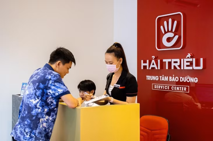 Thanh kim loại thần thánh giúp việc thay dây trở nên dễ dàng hơn.