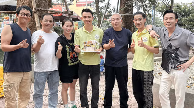 Cuộc đời vẫn đẹp sao: Con trai hết nước chấm của ông Lưu ngoài đời điển trai, đa tài - Ảnh 3.