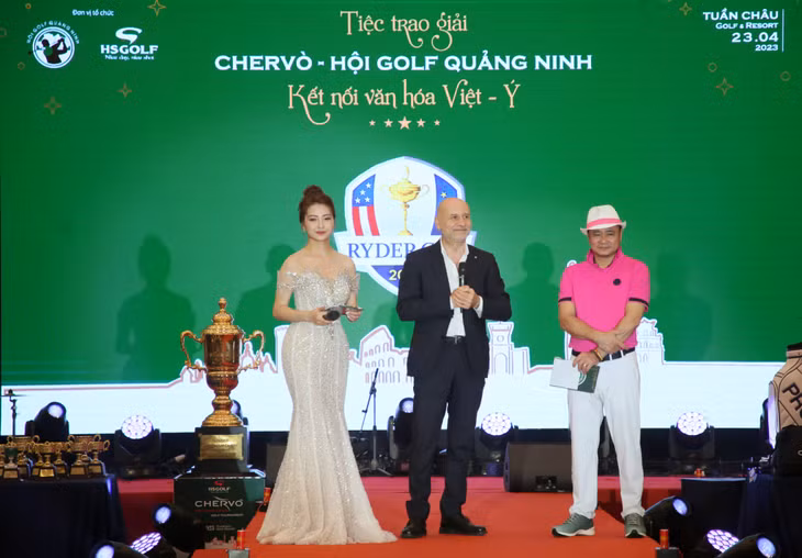 Ngài Antonio Alessandro, Đại sứ đặc mệnh toàn quyền Italia tại Việt Nam dự và phát biểu tại gala trao giải The Chervo &amp; Hội Golf Quảng Ninh Open Championship 2023 “Kết nối văn hoá Việt - Ý”.