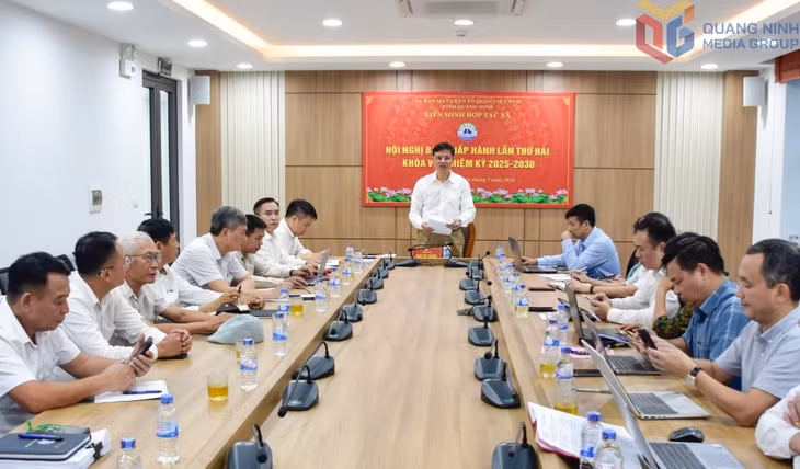 Đồng chí Ngô Tất Thắng, Chủ tịch Liên minh HTX tỉnh, phát biểu chủ trì hội nghị.