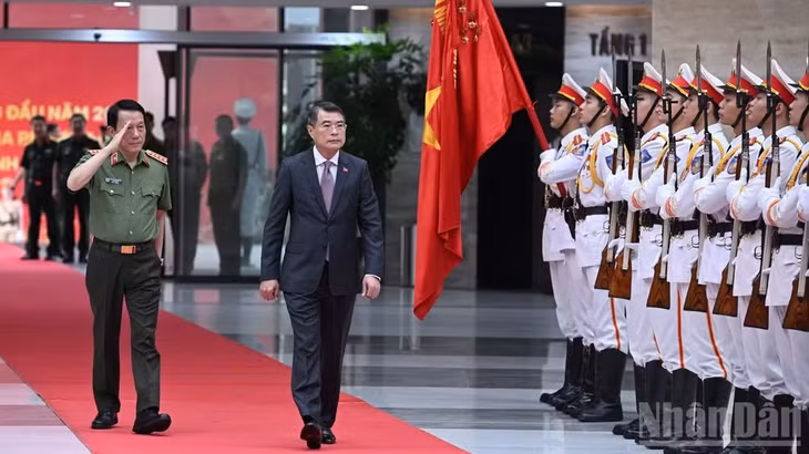 Thủ tướng Chính phủ Lê Minh Hưng đến dự và chỉ đạo Hội nghị sơ kết công tác công an 6 tháng đầu năm 2026 và sơ kết 1 năm tổ chức Công an địa phương 2 cấp gắn với địa giới hành chính mới. (Ảnh: TRẦN HẢI)