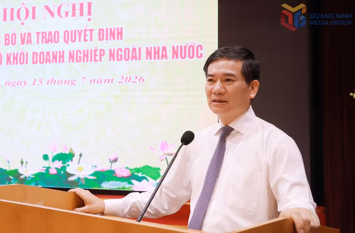 Đồng chí Vũ Quyết Tiến, Phó Bí thư Tỉnh uỷ, Chủ tịch Ủy ban MTTQ tỉnh, Trưởng Ban Chỉ đạo xây dựng tổ chức Đảng doanh nghiệp ngoài nhà nước tỉnh, phát biểu chỉ đạo hội nghị.