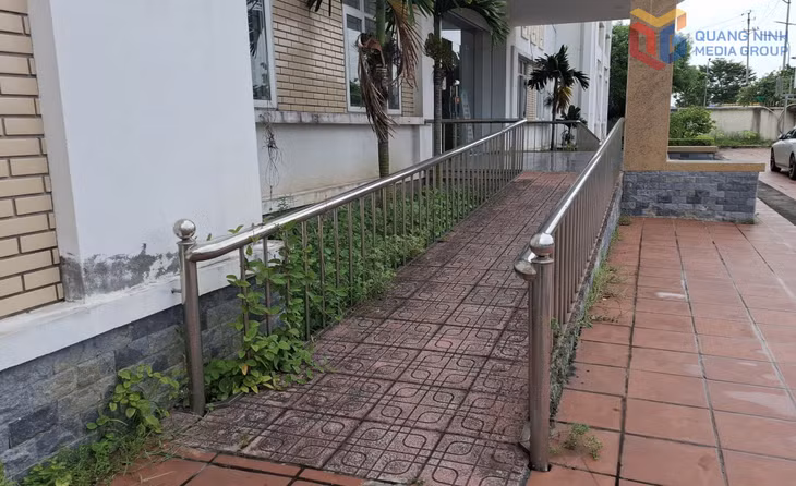 Đường tiếp cận dành cho người khuyết tật tại Cơ quan BHXH Cơ sở Đông Triều.