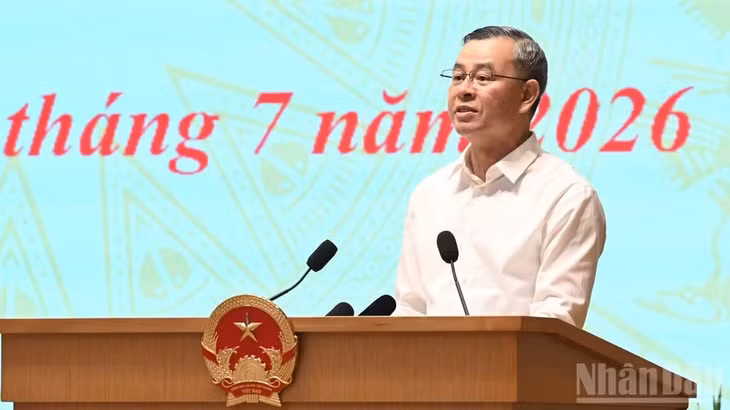 Bộ trưởng Tài chính Ngô Văn Tuấn báo cáo tại hội nghị. (Ảnh: TRẦN HẢI)