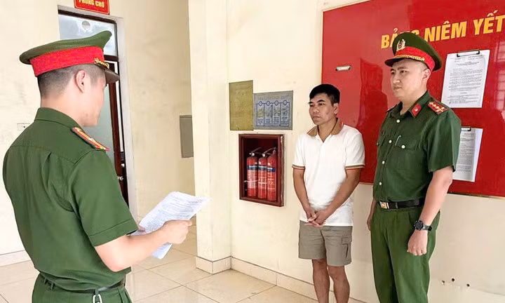Hoàng Đạo Tú tại cơ quan công an. (Ảnh: Công an tỉnh Tuyên Quang)