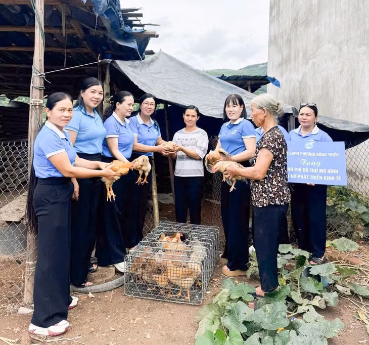 Hội LHPN phường Đông Triều đến hỗ trợ phụ nữ khó khăn tại xã Lục Hồn trong chương trình Đồng hành cùng phụ nữ biên cương (tháng 6/2026).