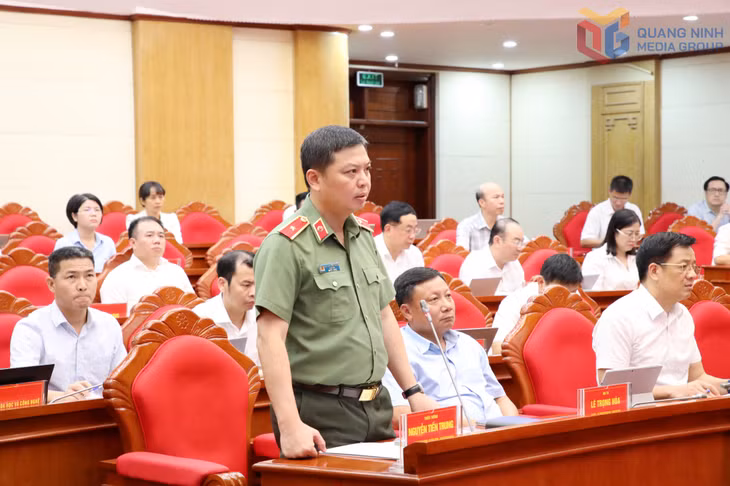 Đồng chí Nguyễn Tiến Trung, Ủy viên BTV Tỉnh ủy, Giám đốc Công an tỉnh, phát biểu tại hội nghị.