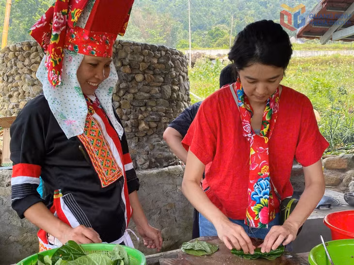 Theo các chuyên gia, việc du khách tiếp xúc với đời sống, văn hóa và người dân bản địa sẽ để lại ấn tượng sâu sắc. Ảnh: Nguyễn Thị Thiển (Sở VH,TT&DL)