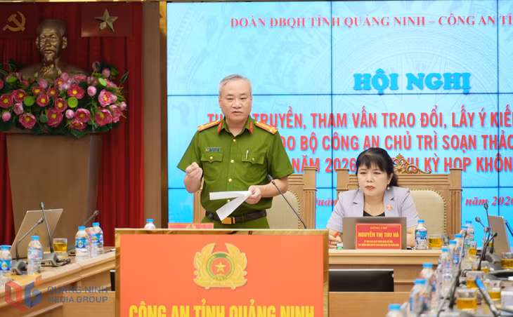 Đại tá Nguyễn Thuận, Phó Giám đốc Công an tỉnh, phát biểu tại hội nghị.
