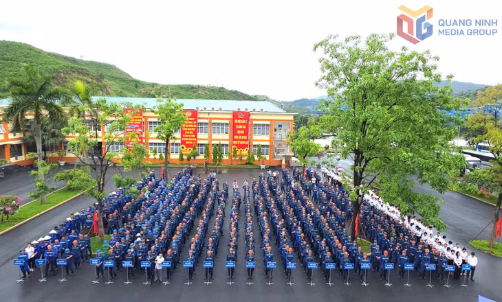 Công ty Than Khe Chàm phát động Tháng hành động về an toàn, vệ sinh lao động và Tháng Công nhân năm 2026. Ảnh: Phạm Tăng