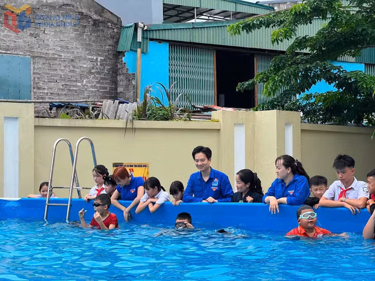 Ban Thường vụ Tỉnh Đoàn tổ chức khánh thành 2 công trình bể bơi thông minh dành cho thiếu nhi tại xã Ba Chẽ và xã Hải Lạng.