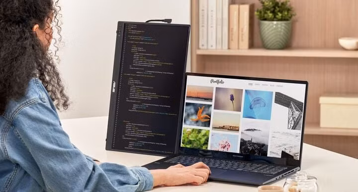 Thiết bị hiển thị phụ giúp mở rộng không gian làm việc khi dùng laptop.