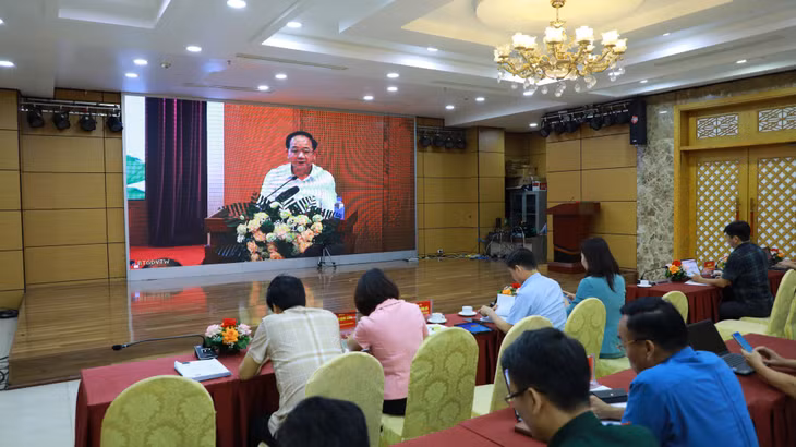 Đồng chí Trịnh Văn Quyết, Ủy viên Bộ Chính trị, Bí thư Trung ương Đảng, Trưởng Ban Tuyên giáo và Dân vận Trung ương, phát biểu kết luận hội nghị.