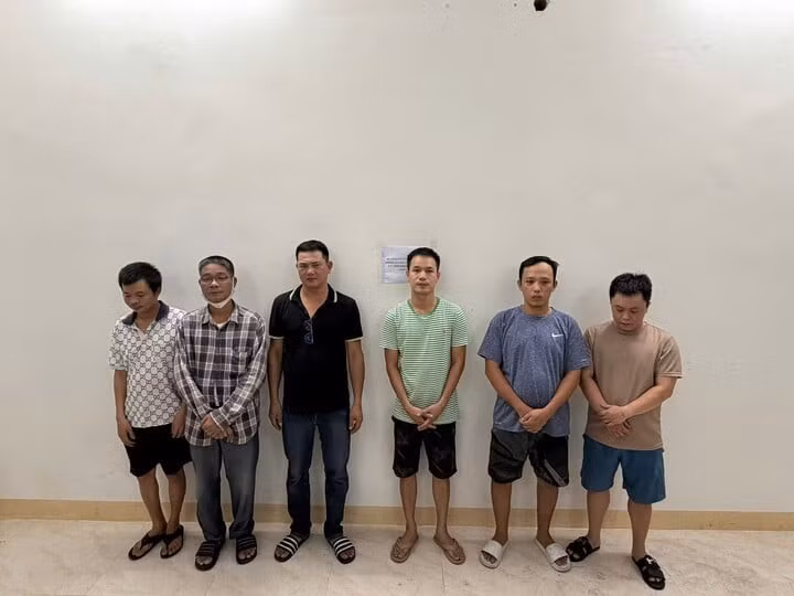 Nhóm người trong đường dây cá độ. (Ảnh: C.A)