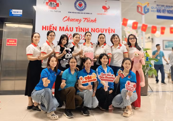 Không chỉ trực tiếp hiến máu, CLB Giọt Hồng biên cương còn là cầu nối giữa bệnh viện và cộng đồng trong công tác tuyên truyền, vận động người dân tham gia hiến máu tình nguyện.
