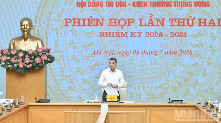 Thủ tướng Lê Minh Hưng tin tưởng những nhiệm vụ, giải pháp được thống nhất tại phiên họp sẽ tạo chuyển biến tích cực, đưa thi đua, khen thưởng tiếp tục trở thành nguồn động lực to lớn, huy động sức mạnh, sự đoàn kết, thống nhất, quyết tâm, đồng lòng của toàn Đảng, toàn dân, toàn quân, trong việc thực hiện thắng lợi các mục tiêu chiến lược phát triển đất nước. (Ảnh: THANH GIANG)