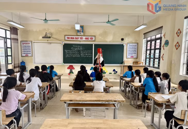 Lớp năng khiếu hè hát Sán Cố tại Trường TH&THCS Quảng An, xã Quảng Tân, thu hút đông đảo thanh, thiếu nhi tham gia.