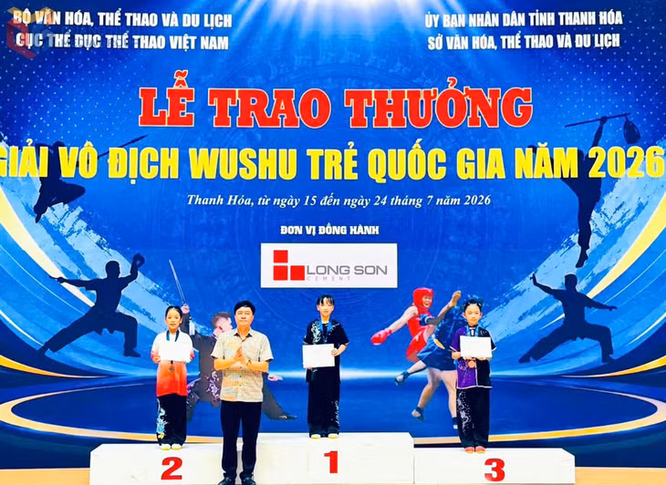 VĐV Quảng Ninh Nguyễn Ngọc Diệp (bục số 1) đạt HCV ở nội dung Nandao của nữ.