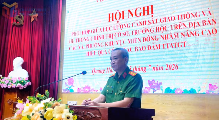 Đại tá Nguyễn Thuận, Phó Giám đốc Công an tỉnh, phát biểu tại hội nghị.