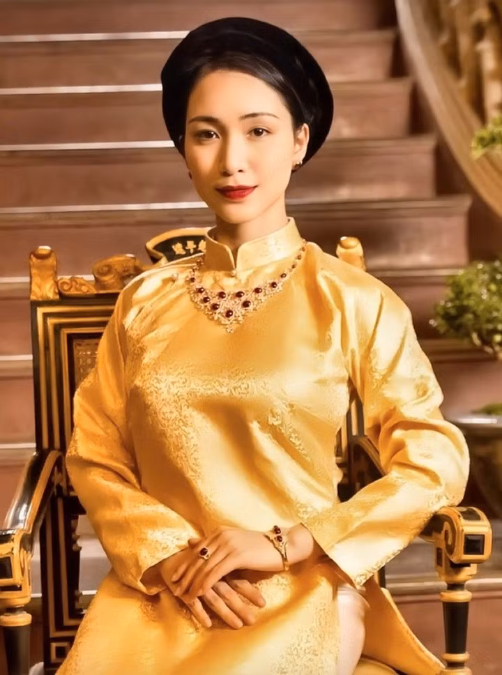 Tạo hình của Hòa Minzy trong MV “Không thể cùng nhau suốt kiếp”.