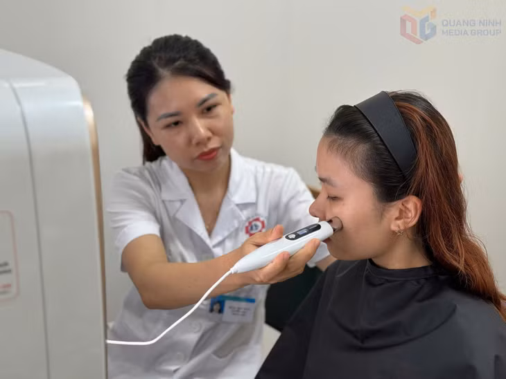 Bệnh viện Đa khoa tỉnh đưa vào sử dụng hệ thống phân tích da thế hệ mới ứng dụng trí tuệ nhân tạo tại Phòng khám da liễu (Khoa Khám chữa bệnh theo yêu cầu).