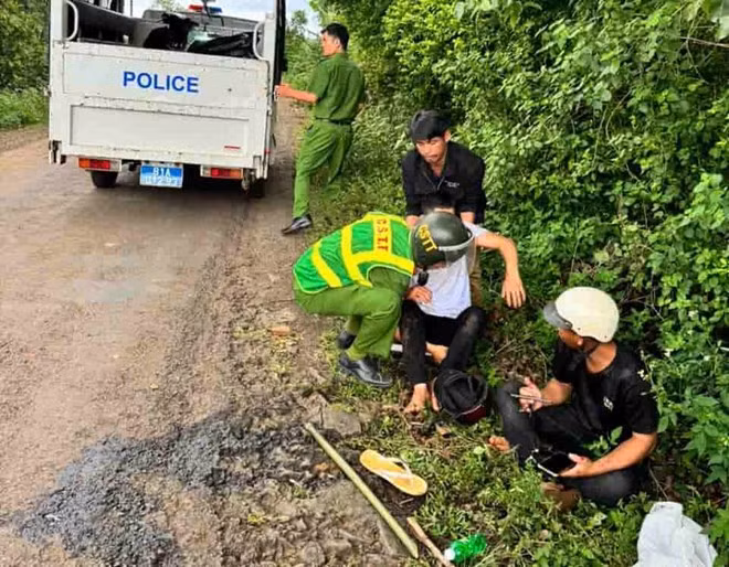 Hiện trường vụ tai nạn khiến hai thanh niên thương tích nhập viện. Ảnh: Công an Gia Lai