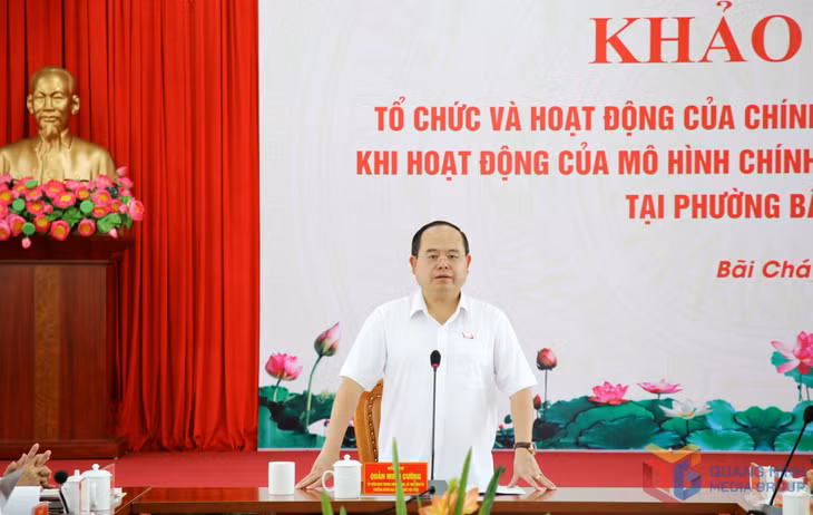 Đồng chí Quản Minh Cường, Ủy viên Trung ương Đảng, Bí thư Tỉnh ủy, Trưởng Đoàn ĐBQH tỉnh phát biểu chỉ đạo tại buổi làm việc của Đoàn khảo sát với Ban Thường vụ Đảng ủy phường Bãi Cháy.