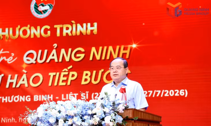 Đồng chí Quản Minh Cường, Ủy viên Trung ương Đảng, Bí thư Tỉnh ủy, Trưởng Đoàn ĐBQH tỉnh, phát biểu tại chương trình.
