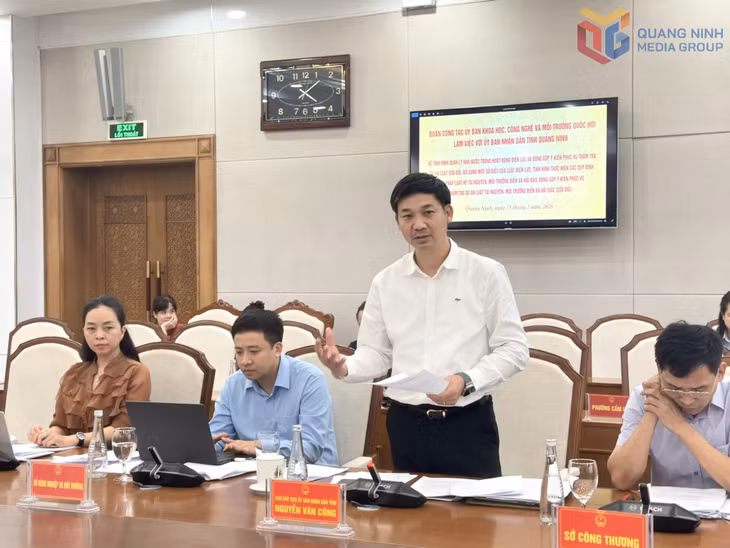 Đồng chí Nguyễn Văn Công, Phó Chủ tịch UBND tỉnh, phát biểu tại buổi làm việc.