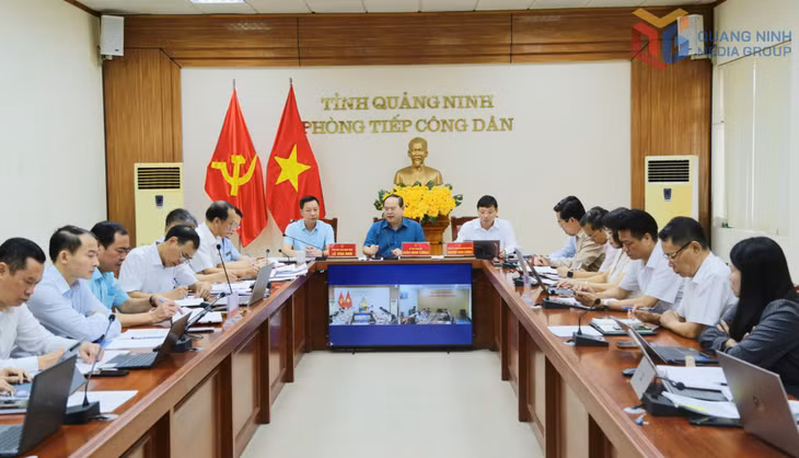 Các đồng chí lãnh đạo tỉnh tham gia tiếp công dân.