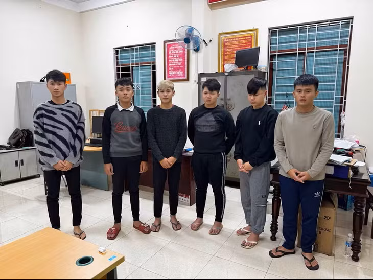 6 đối tượng trong nhóm rượt đuổi đã bị tạm giữ hình sự.&nbsp;Ảnh: Ngọc Sơn