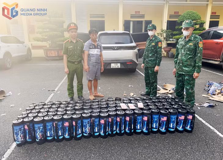 Lực lượng Biên phòng, Công an bắt giữ vụ vận chuyển 100 bình khí cười tại khu vực biên giới Hoành Mô ngày 7/7/2026.