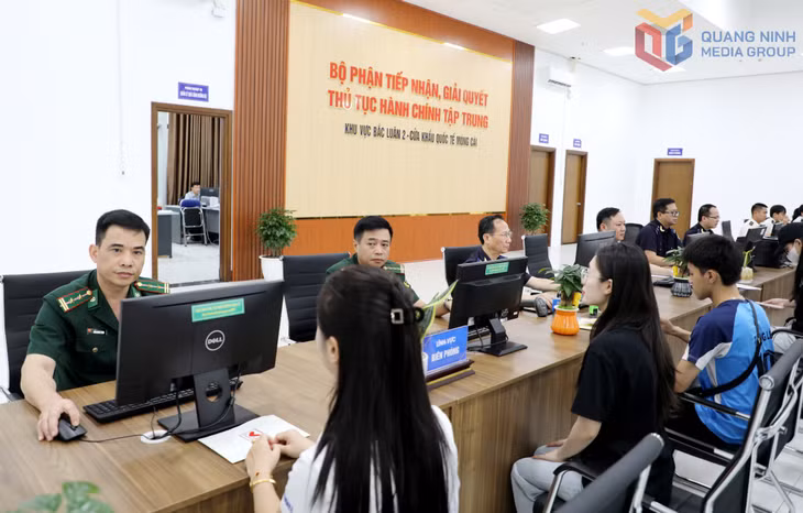 Tiếp nhận, giải quyết TTHC cho doanh nghiệp tập trung tại Bắc Luân 2 (Cửa khẩu quốc tế Móng Cái).
