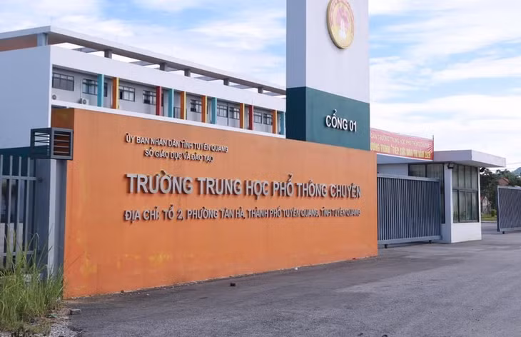 Phó Thủ tướng yêu cầu tỉnh Tuyên Quang tổ chức trao đổi, làm việc với tất cả phụ huynh và học sinh của nhà trường tham gia kỳ thi, trên cơ sở đó, kiến nghị, đề xuất với Bộ Giáo dục và Đào tạo về phương án xử lý cụ thể bảo đảm quyền lợi chính đáng cho các thí sinh; hoàn thành trước ngày 09/07/2026.