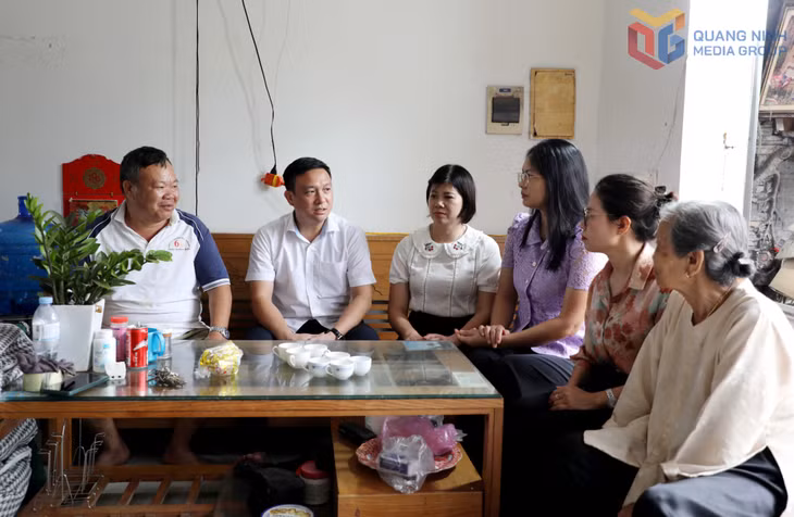 Các tổ công tác thường xuyên xuống địa bàn tuyên truyền, vận động nhân dân đồng thuận bàn giao mặt bằng thực hiện dự án mở rộng, nâng cấp Bệnh viện Việt Nam - Thụy Điển Uông Bí. 