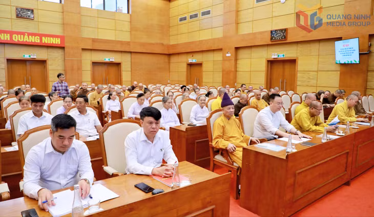 Các vị đại biểu dự hội nghị.