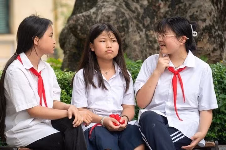 Đề xuất xem xét miễn, giảm học phí cho gia đình sinh hai con gái. (Ảnh minh họa)