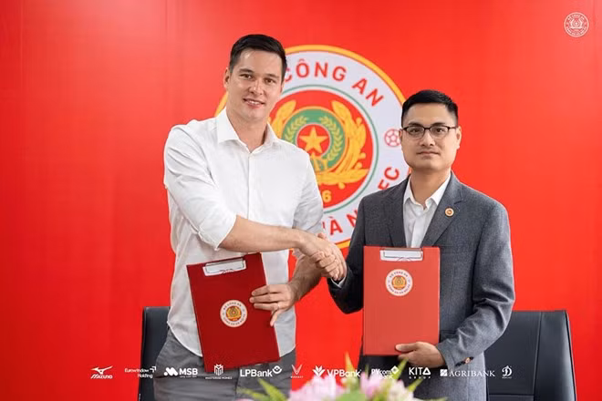 Thủ môn Nguyễn Filip tiếp tục gắn bó với đội Công an Hà Nội đến hết năm 2029. Ảnh: CLB CAHN