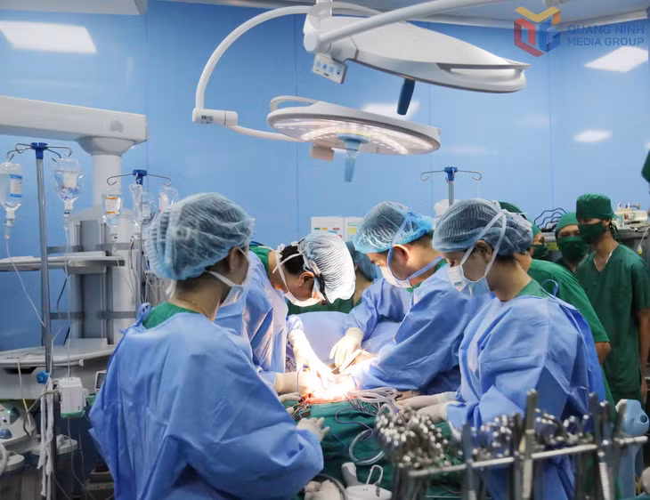 Bệnh viện Bãi Cháy phối hợp với các đơn vị đầu ngành thực hiện thành công quy trình lấy, điều phối mô, tạng từ người hiến chết não, đêm 25/7/2026.